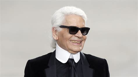 couturier de la maison chanel appeler karl|Karl Lagerfeld, au nom de Chanel .